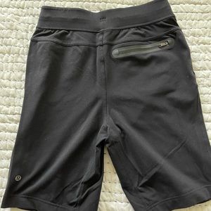 Lululemon men’s short 9”
